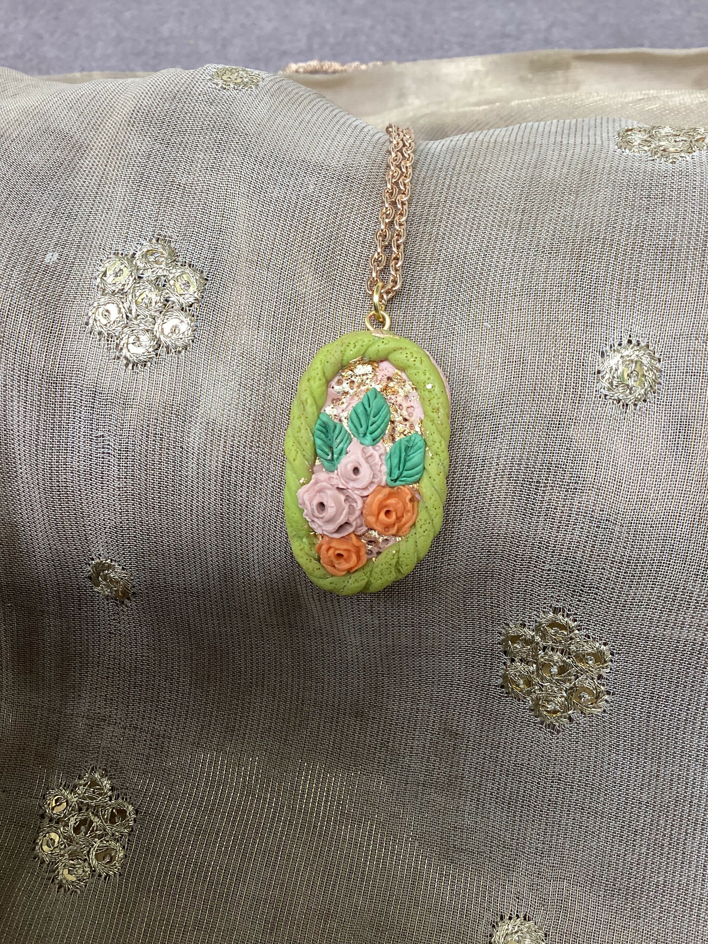 Oval pendant
