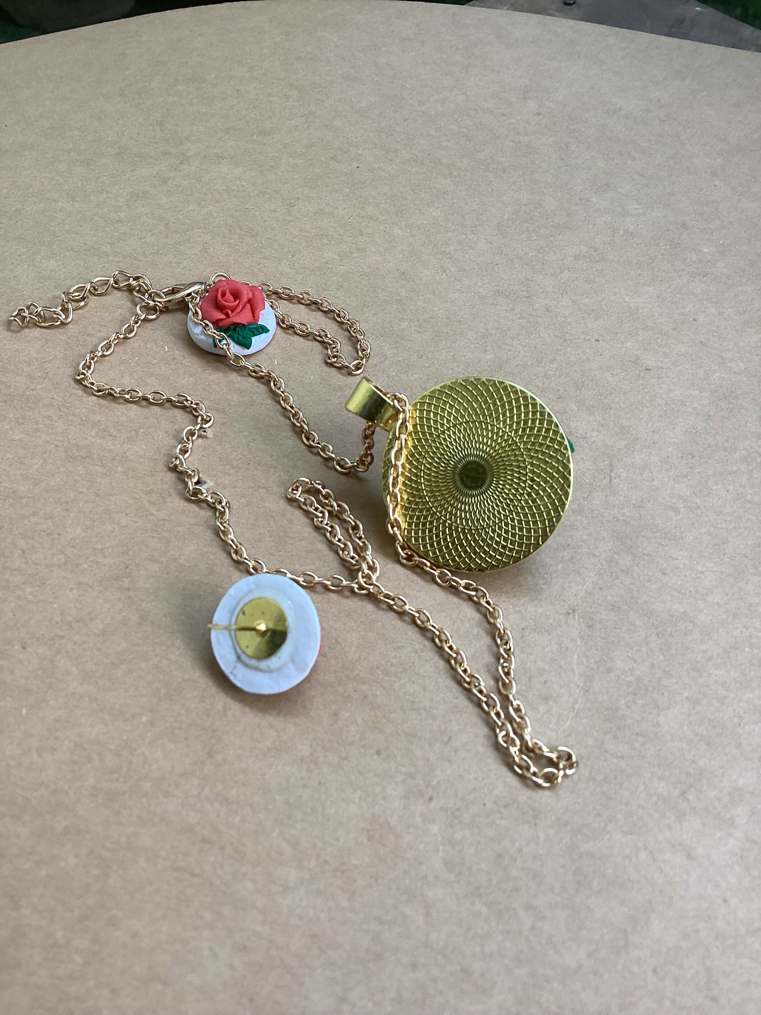 Rose- Pendant set