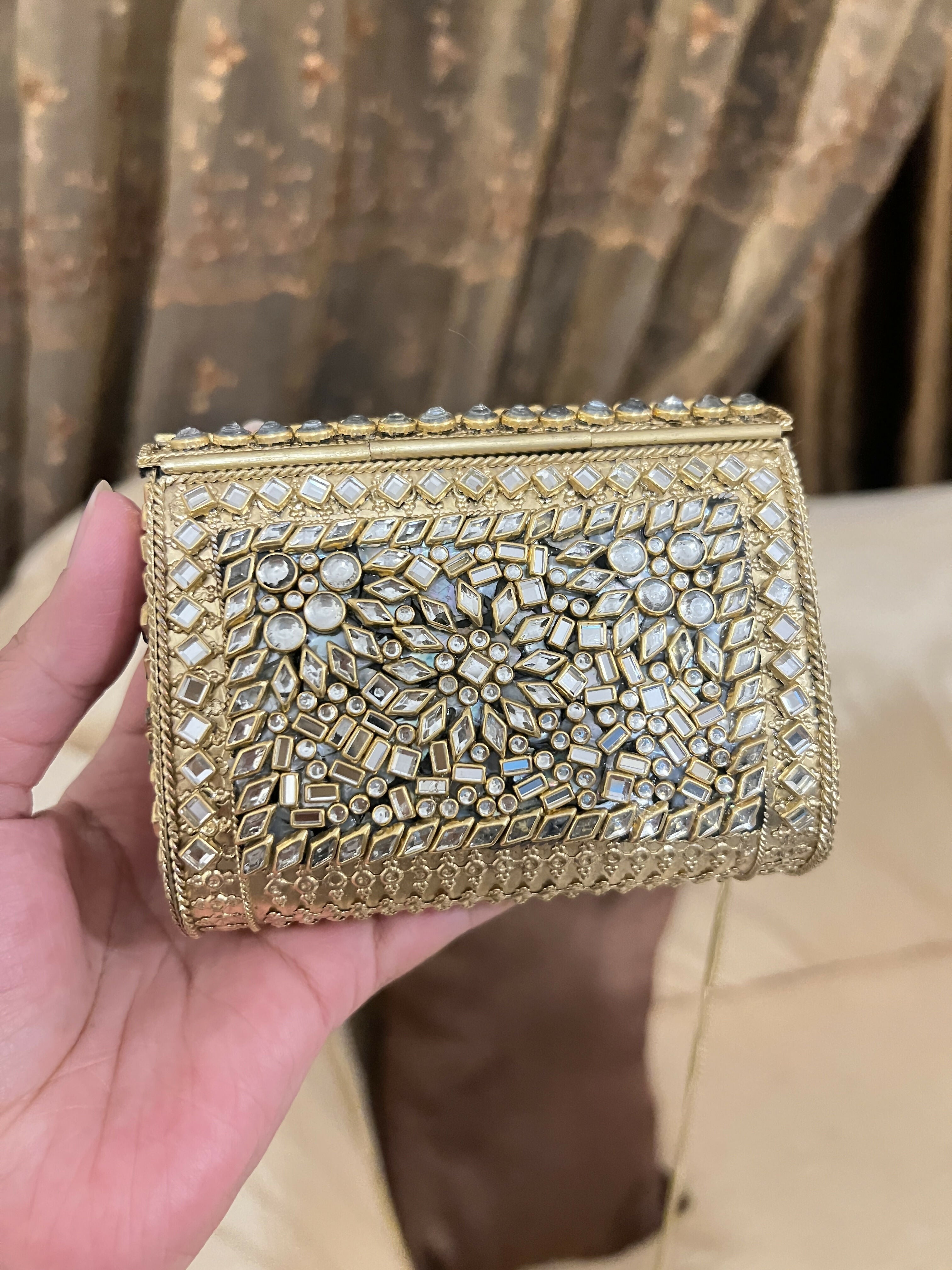 Kundan clutch