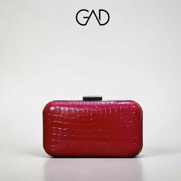 THE CROC LUXE CLUTCH