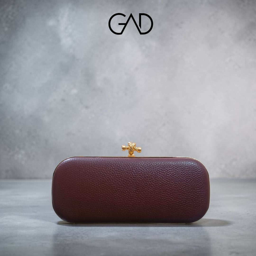 SLEEK LUXURY CLUTCH